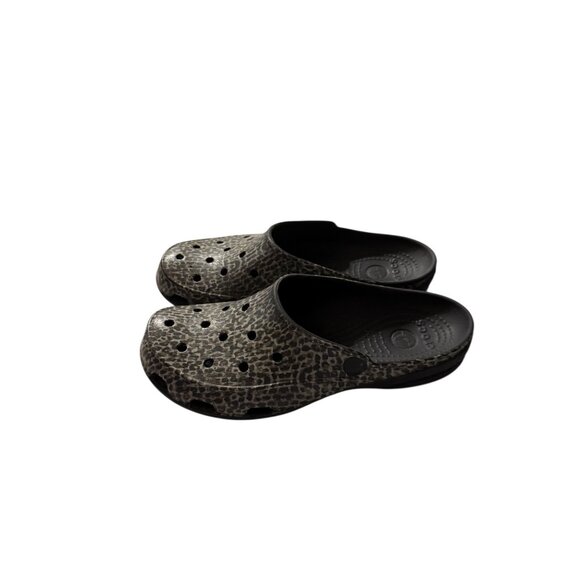 Womens Crocs Leopard Print Slip-On Clogs Size W8 Lightweight Comfort Shoes - Picture 3 of 8